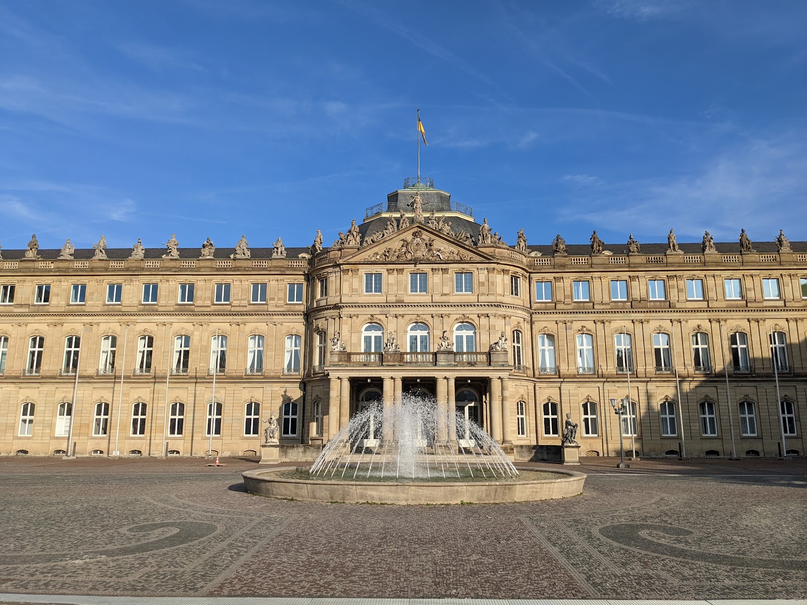 Schlossplatz und Neues Schloss